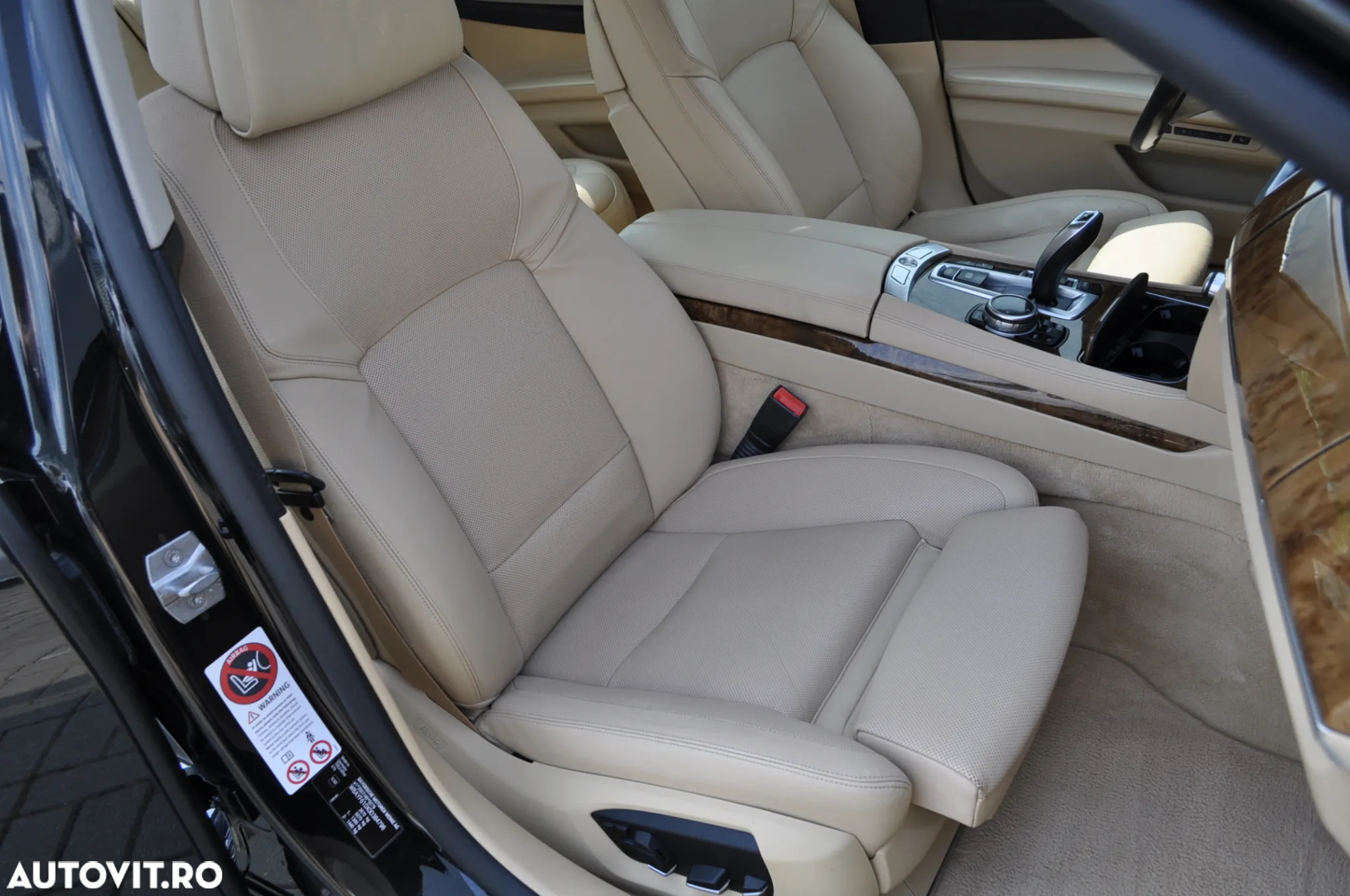 BMW Seria 7 750Ld xDrive - 28