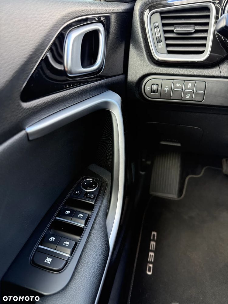 Kia Ceed 1.4 T-GDI L Business Line DCT - 24
