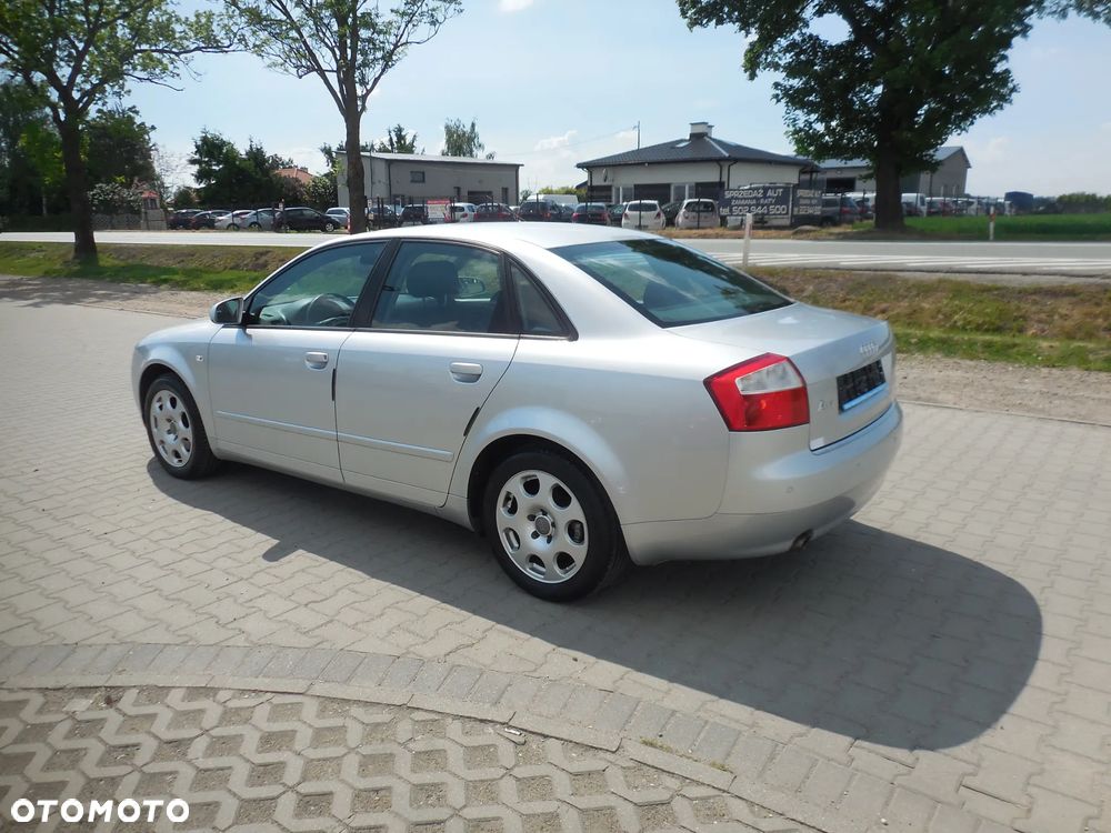 Audi A4 Limousine - 5