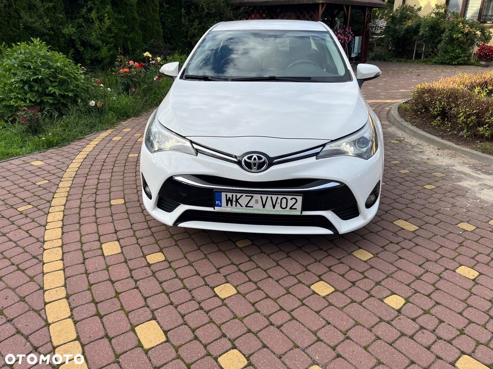 Toyota Avensis 2.0 D-4D Premium - 2