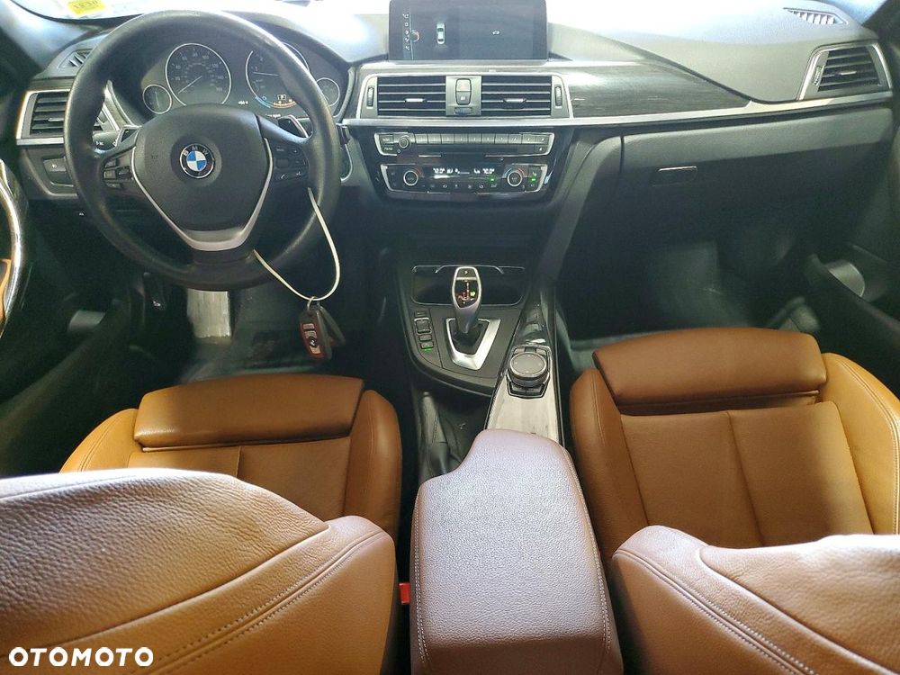 BMW Seria 3 330i xDrive - 9