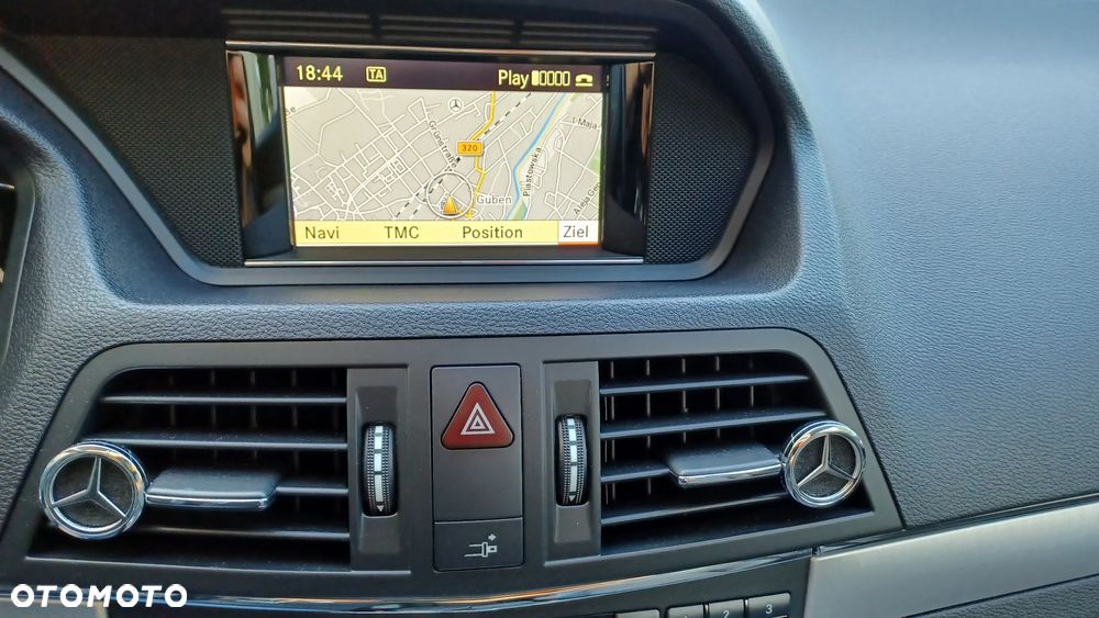 Mercedes-Benz Klasa E 200 CGI Coupe BlueEFFICIENCY Automatik Avantgarde - 36