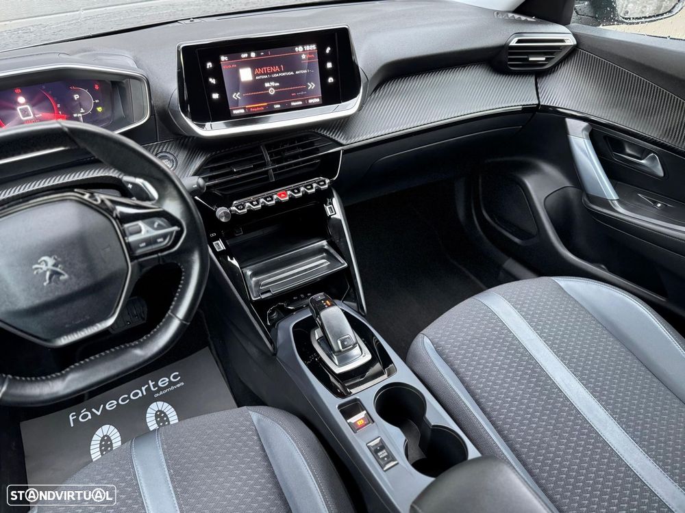 Peugeot 2008 1.2 PureTech Allure EAT8 - 27