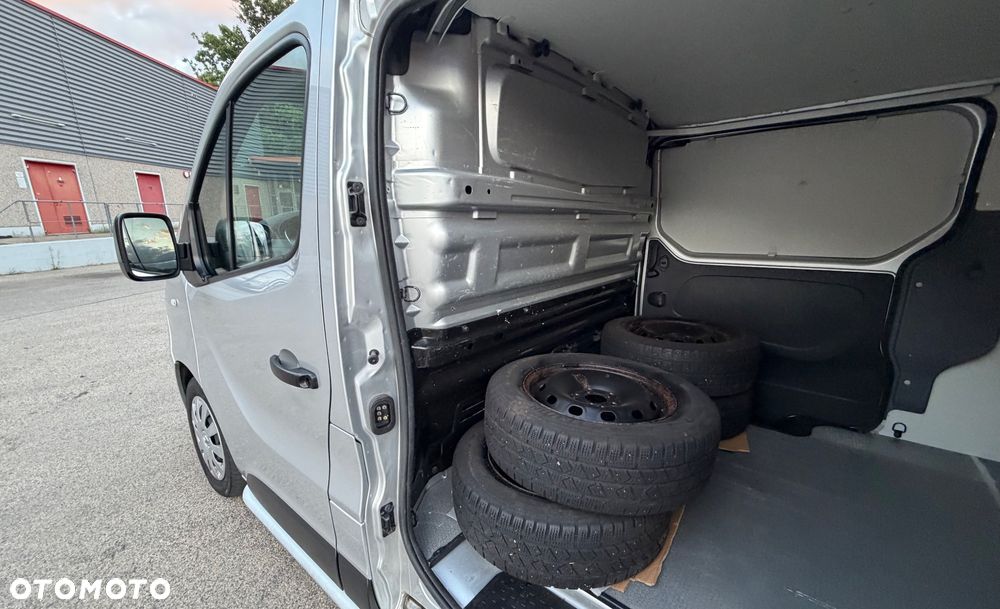 Renault TRAFIC L2H1 LONG 2017r 1.6 DCI 125KM - 19