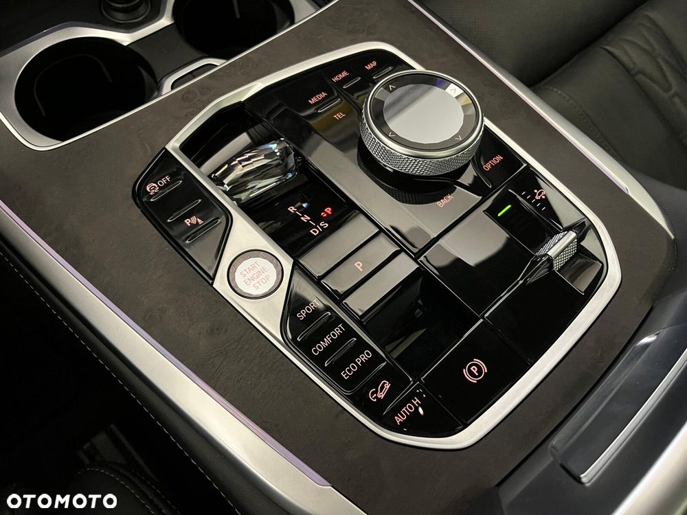BMW X7 - 24