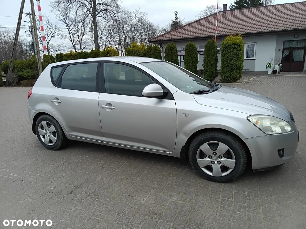 Kia Ceed 2.0 crdi Comfort + - 10
