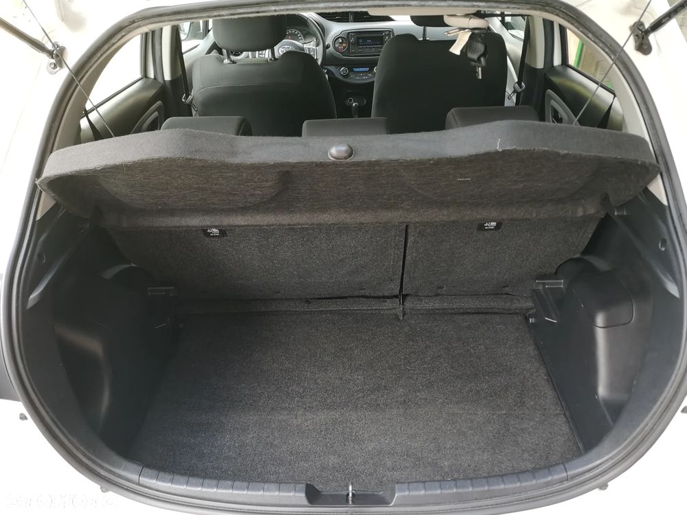 Toyota Yaris Hybrid 100 Sol - 30