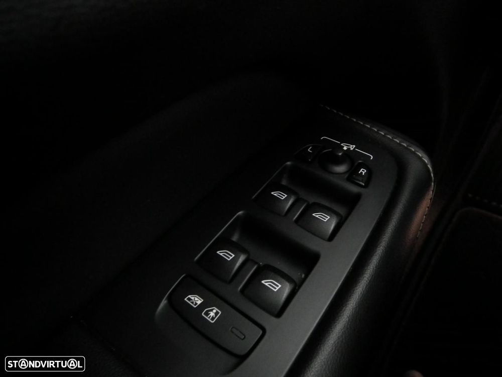 Volvo XC 60 2.0 D4 R-Design Geartronic - 24