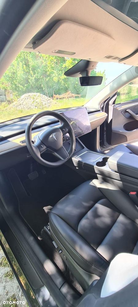 Tesla Model Y - 13