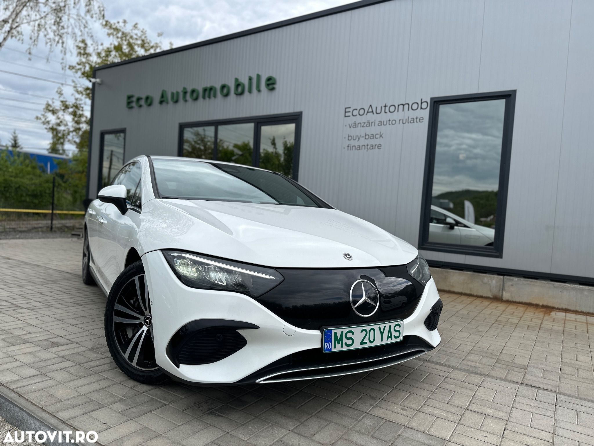 Mercedes-Benz EQE 300 - 1