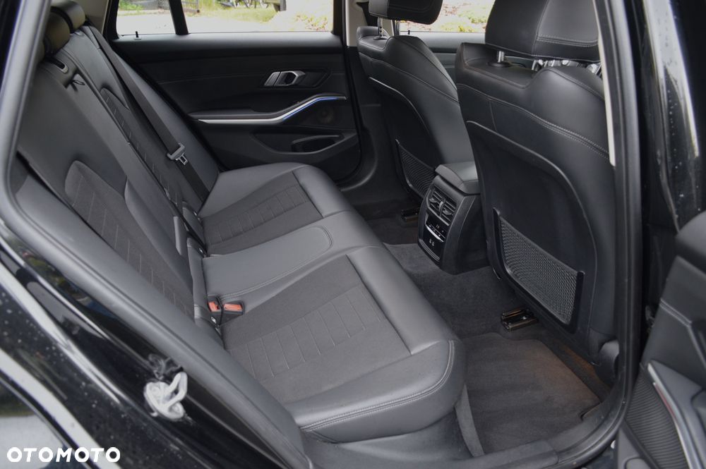 BMW Seria 3 320d MHEV Sport Line - 26