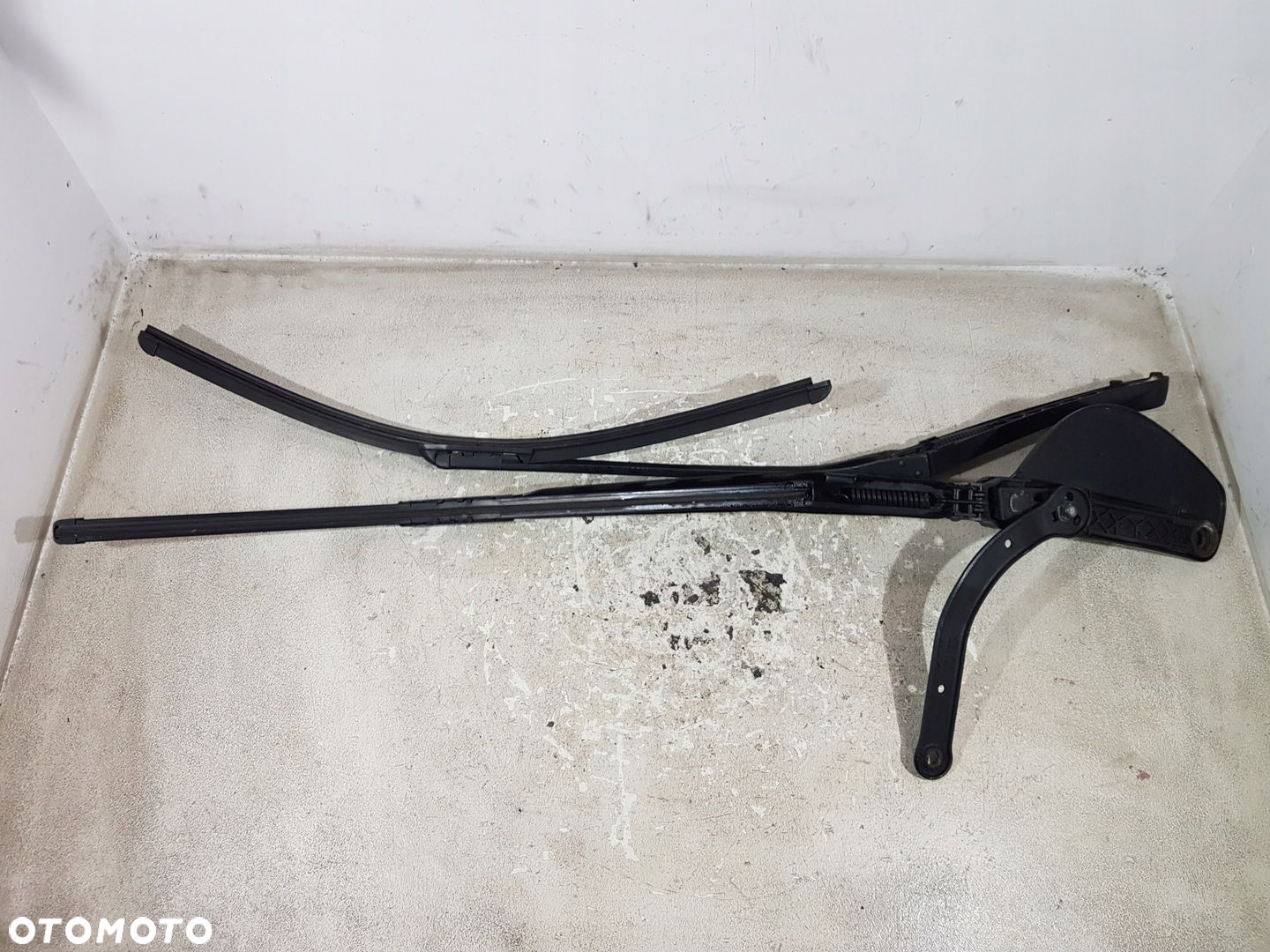 RAMIONA WYCIERACZEK PRZÓD 7035103 BMW E61 LCI EUR KOMPLET - 5