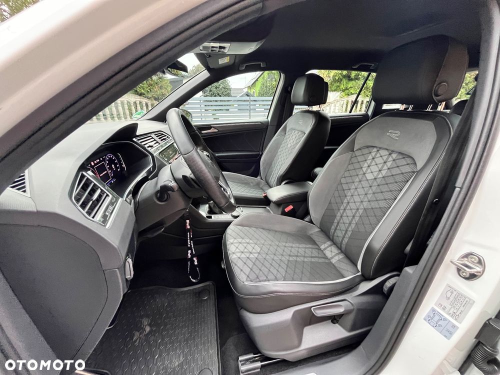 Volkswagen Tiguan 2.0 TDI SCR 4MotION DSG R-Line - 23