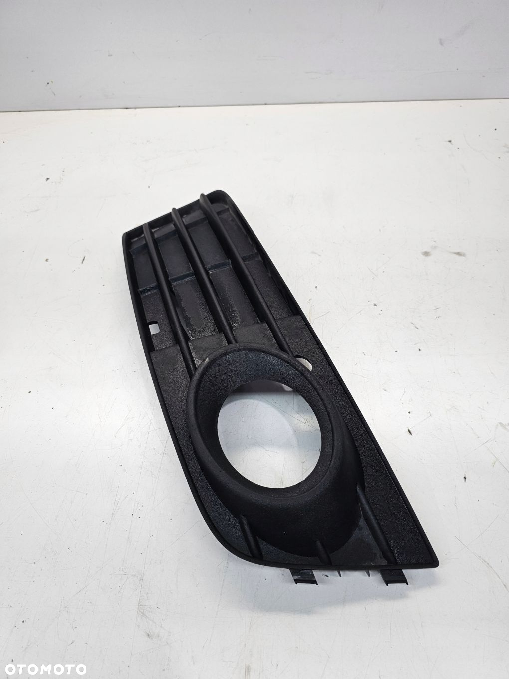 KRATKA ATRAPA ZDERZAKA PRAWA AUDI A4 B8 8K0807682A - 5