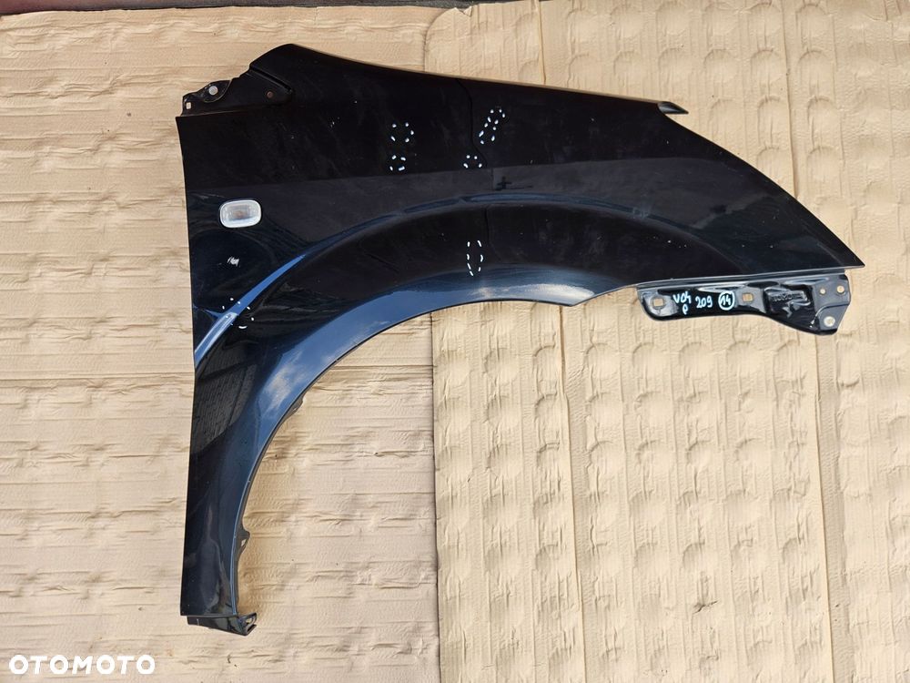 toyota corolla verso 04-08 błotnik prawy 209 - 1