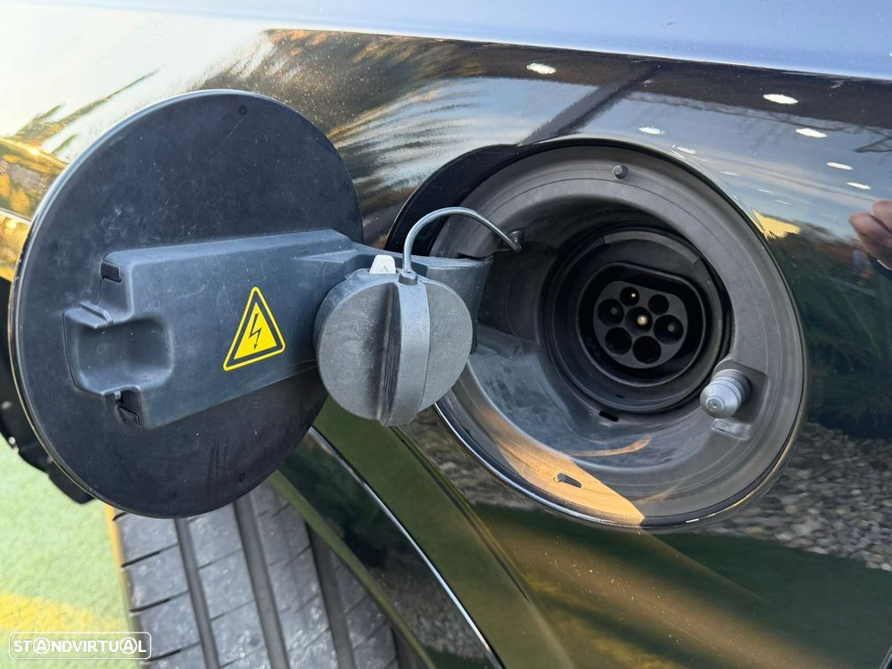 Volvo XC 90 2.0 T8 PHEV R-Design AWD - 7