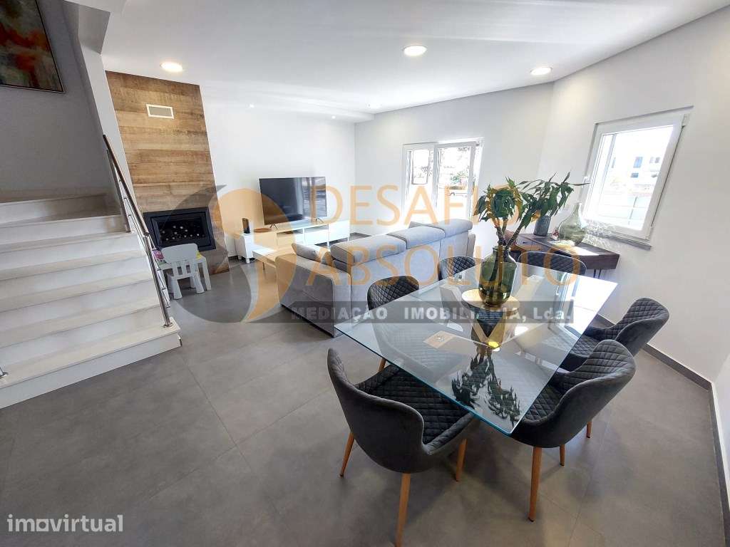 Moradia Geminada Triplex T3 c/ Garagem - Quinta do Conde - Grande imagem: 3/41