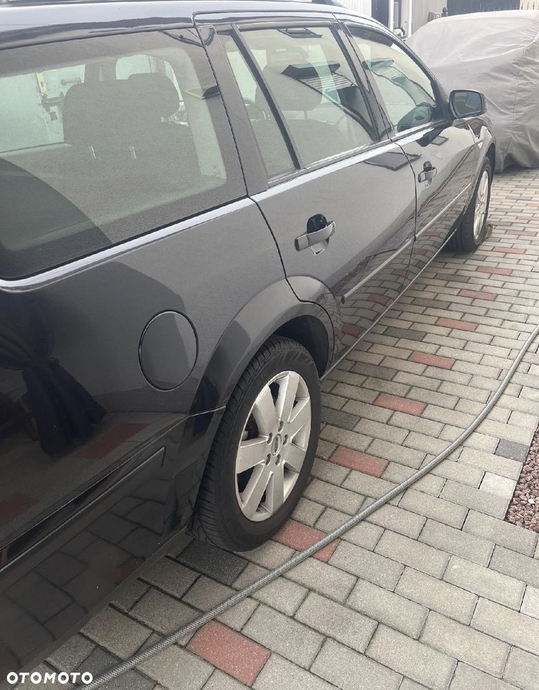 Ford Mondeo 2.0 TDCI DPF Ambiente - 28