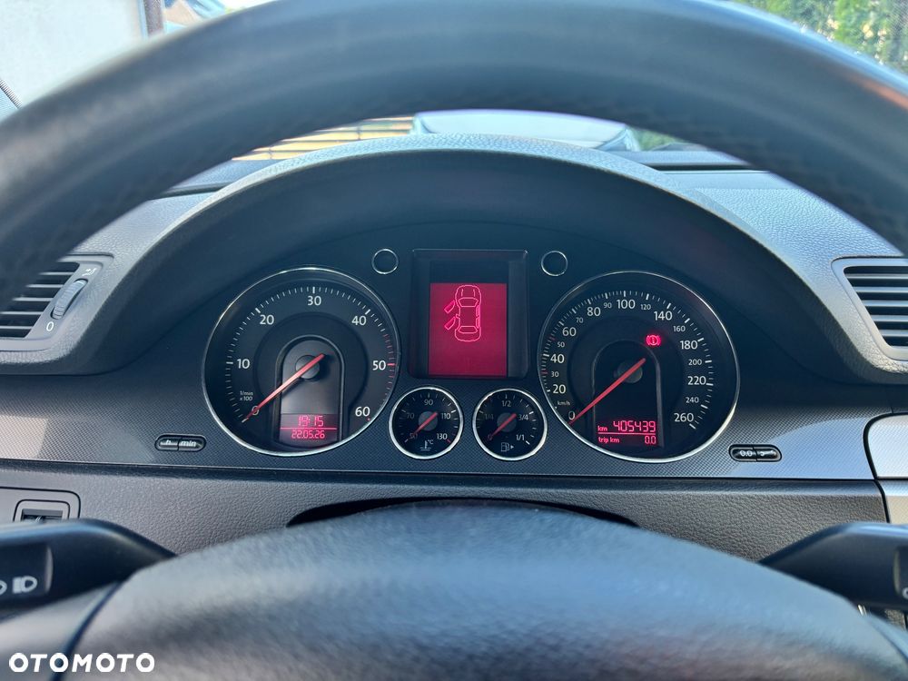 Volkswagen Passat 2.0 TDI Comfortline - 11
