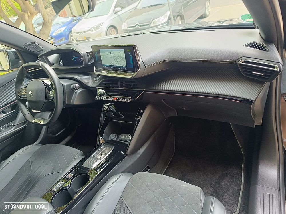 Peugeot e-2008 GT Pack - 21