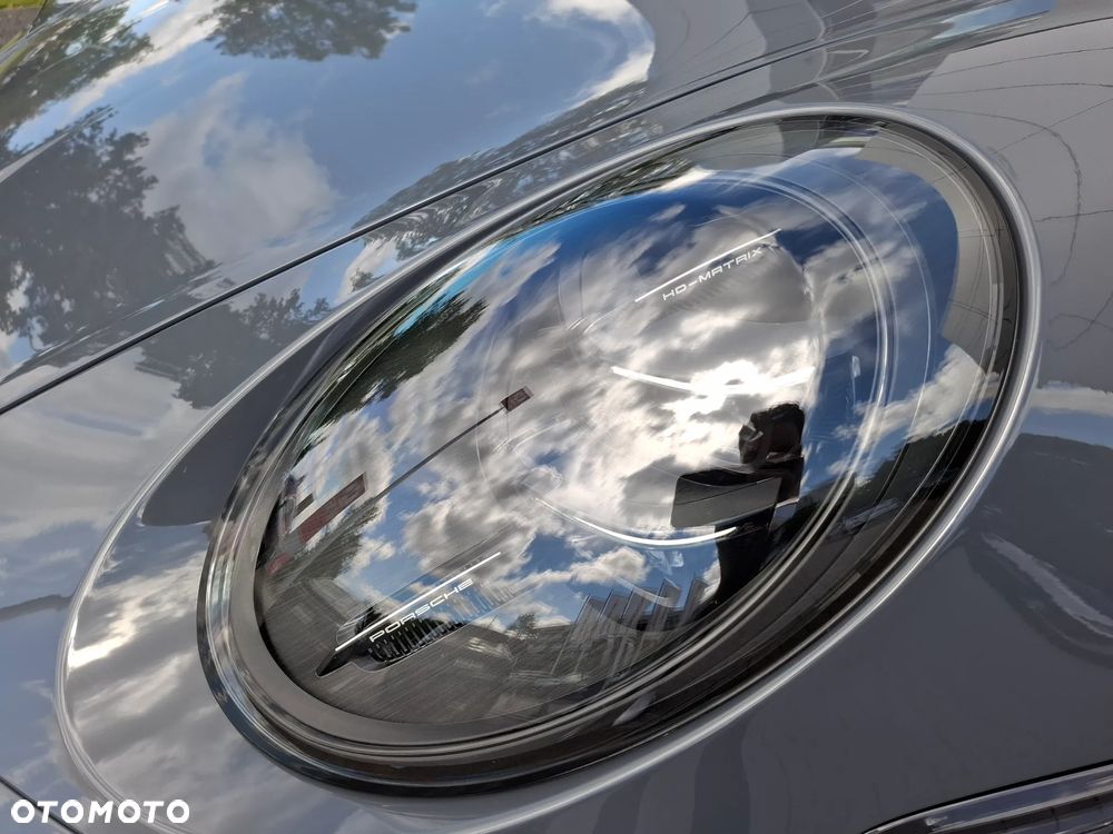 Porsche 911 GT3 Touring PDK - 11