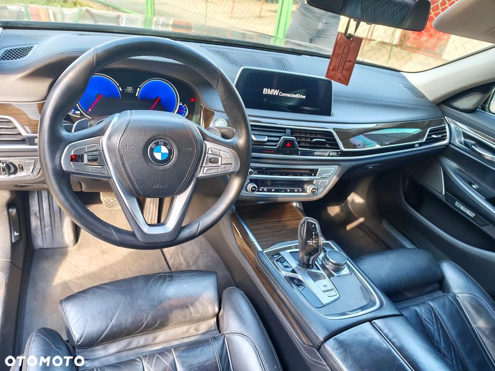 BMW Seria 7 750Li xDrive - 21