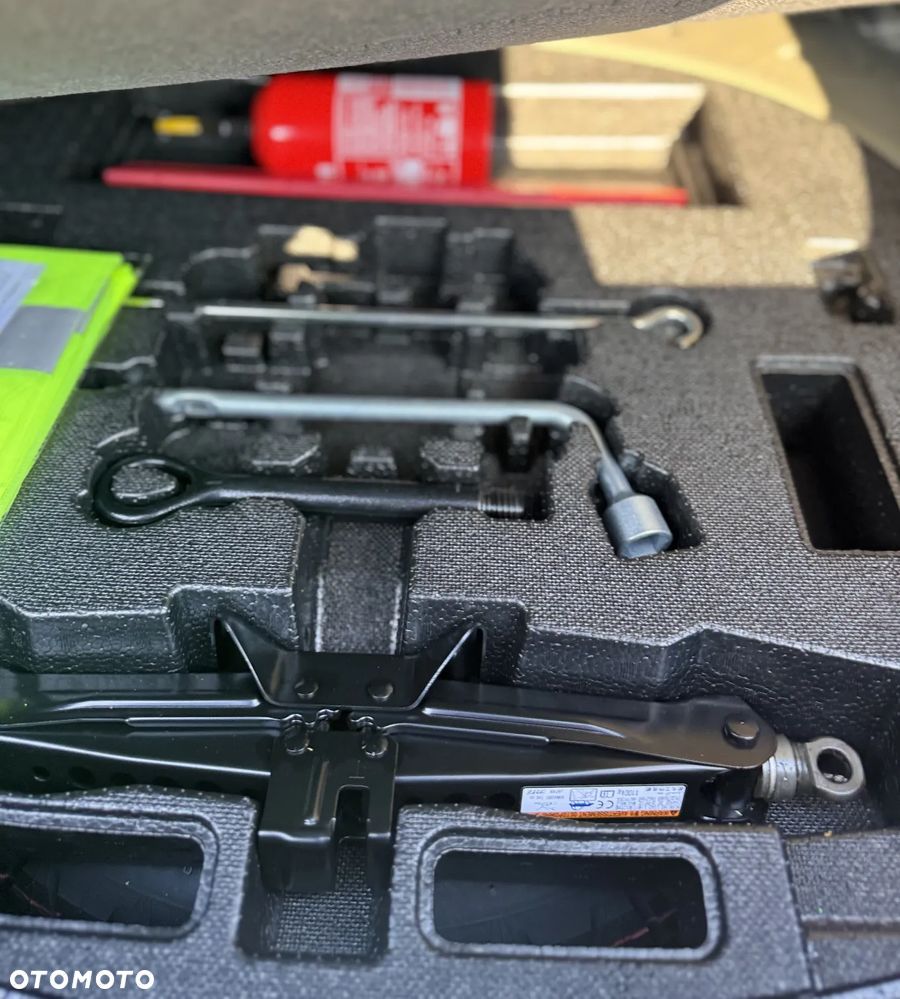 Toyota Camry 2.5 Hybrid Comfort CVT - 36