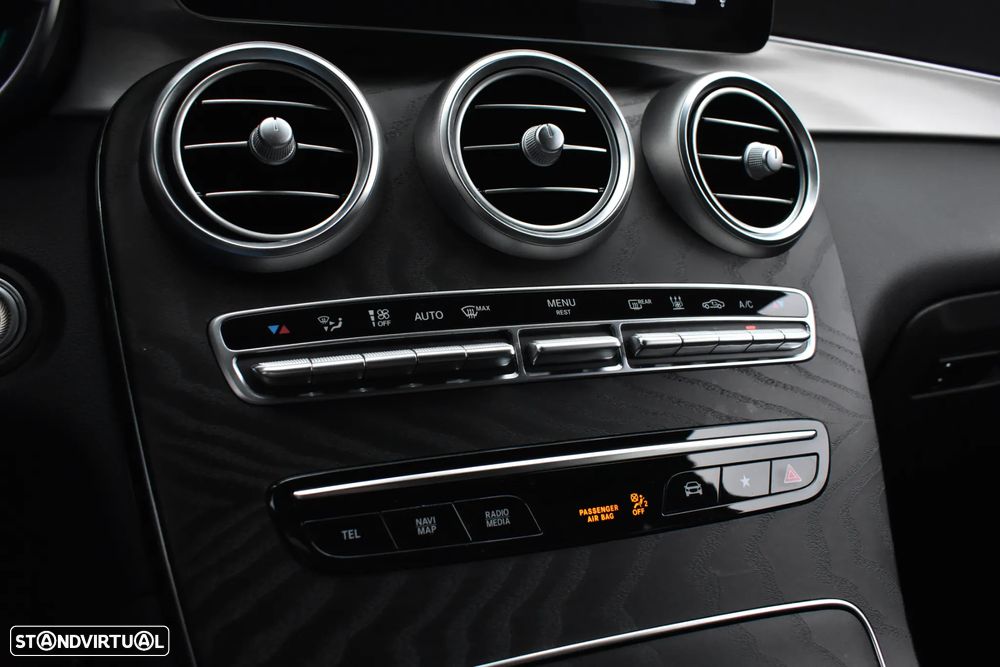 Mercedes-Benz GLC 300 e Coupe 4Matic 9G-TRONIC AMG Line - 43
