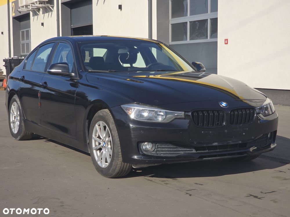 BMW Seria 3 318d - 11