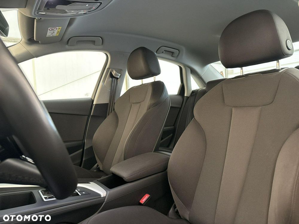 Audi A4 Limousine - 12