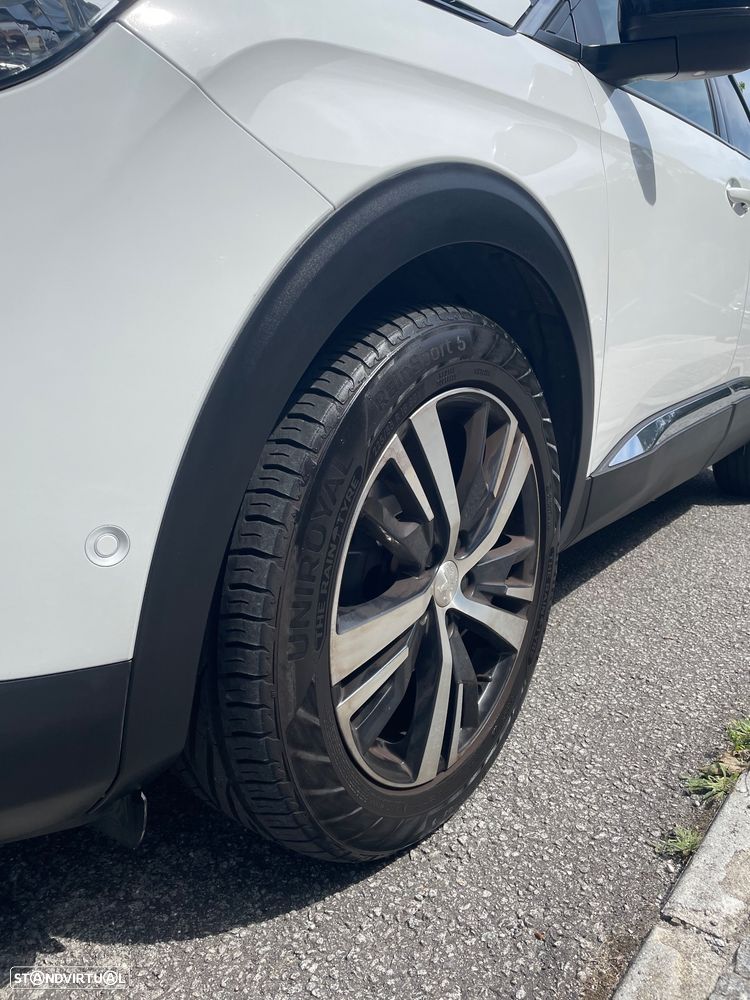 Peugeot 3008 PureTech 130 Stop & Start GPF EAT8 Allure - 9
