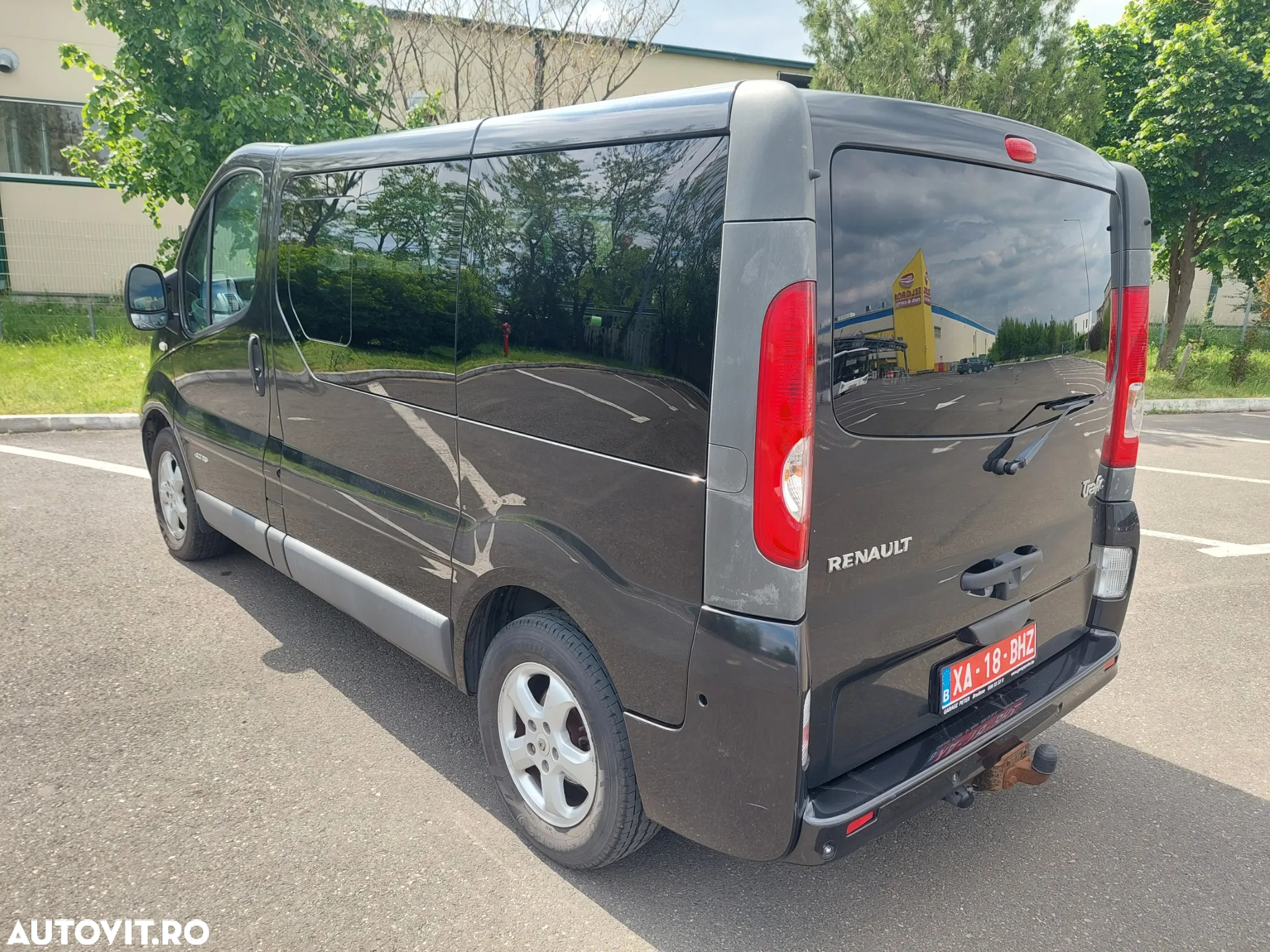 Renault Trafic 2.0 dCi 115 FAP Passenger Black Edition - 4