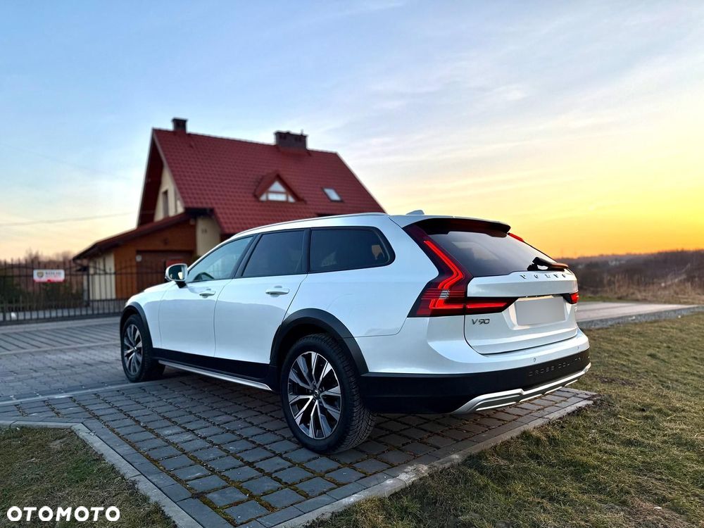 Volvo V90 Cross Country - 11