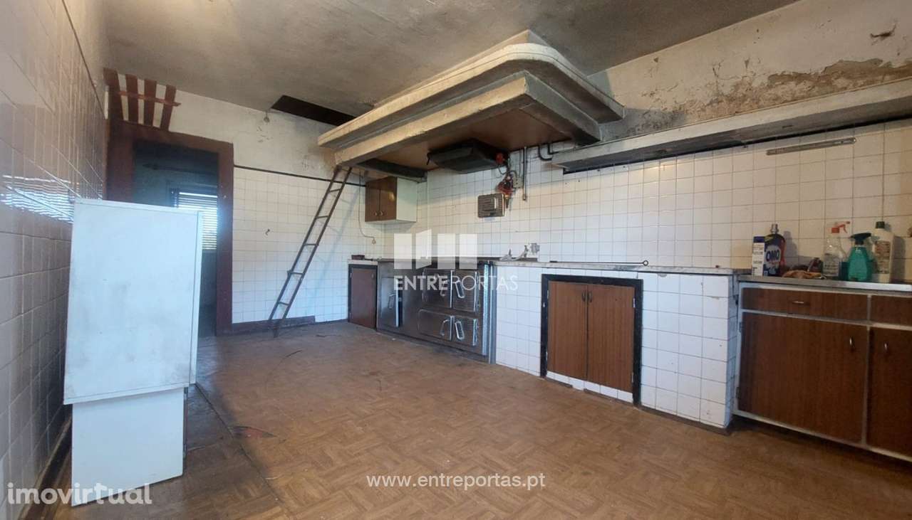 Venda de quintinha c/ moradia V4 em pedra, Vila Fria, Viana do Castelo - Grande imagem: 4/30