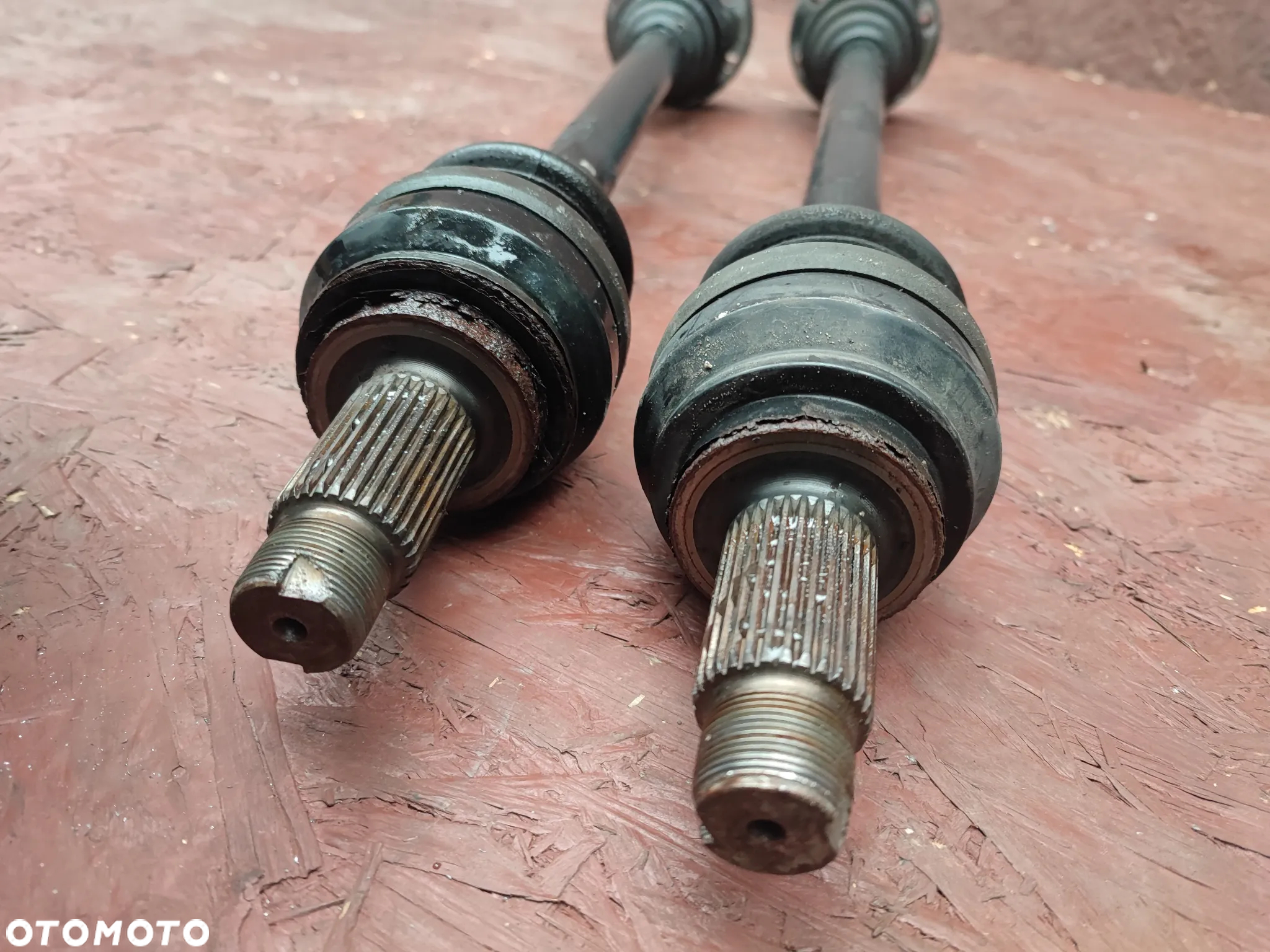 BMW E87 / E90 / E91 ORYGINALNA PÓŁOŚ LEWA / PRAWA DUŻA GŁOWA DO SILNIKÓW GAMY N52B25 / N52B30 O NR. 33 21 7 553 564 / 33 20 7 561 795 OEM W BARDZO DOBRYM STANIE - 7