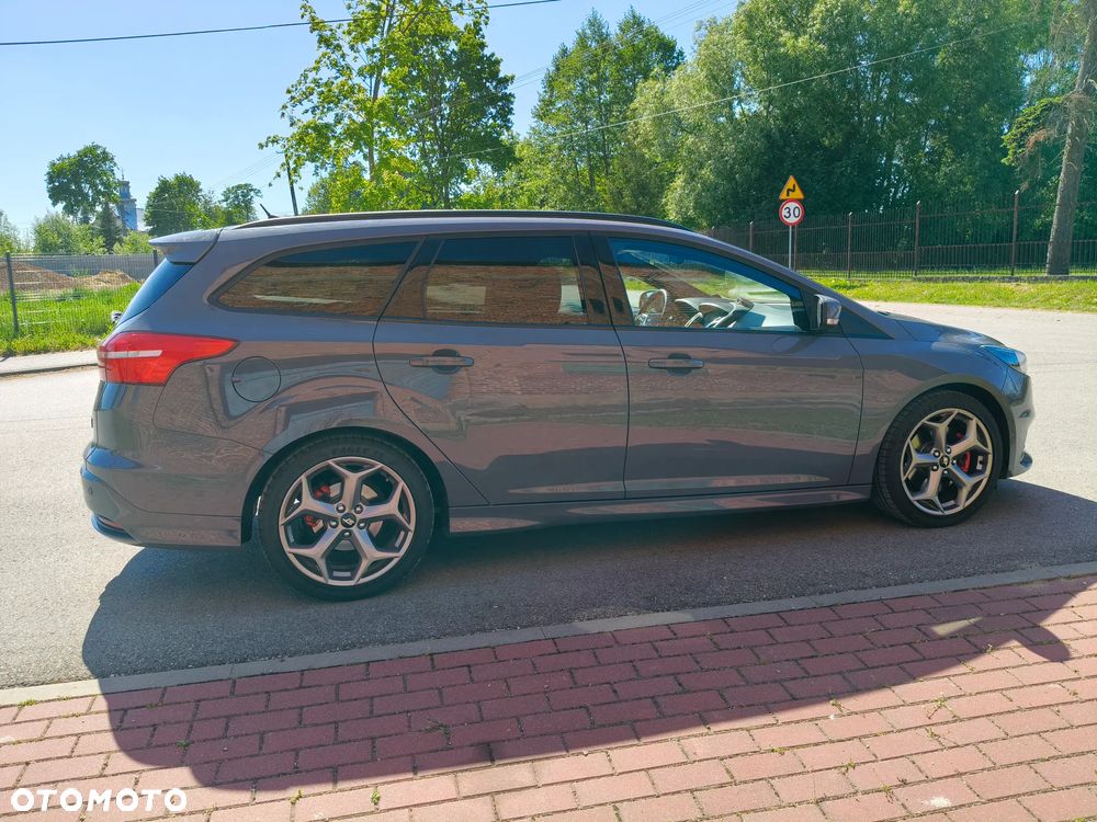 Ford Focus 2.0 EcoBoost ST mit Leder-Exclusiv-Paket - 9