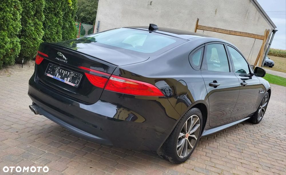 Jaguar XF 20d R-Sport - 28