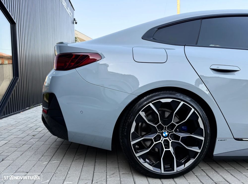 BMW i4 eDrive40 Pack Desportivo M Pro - 19