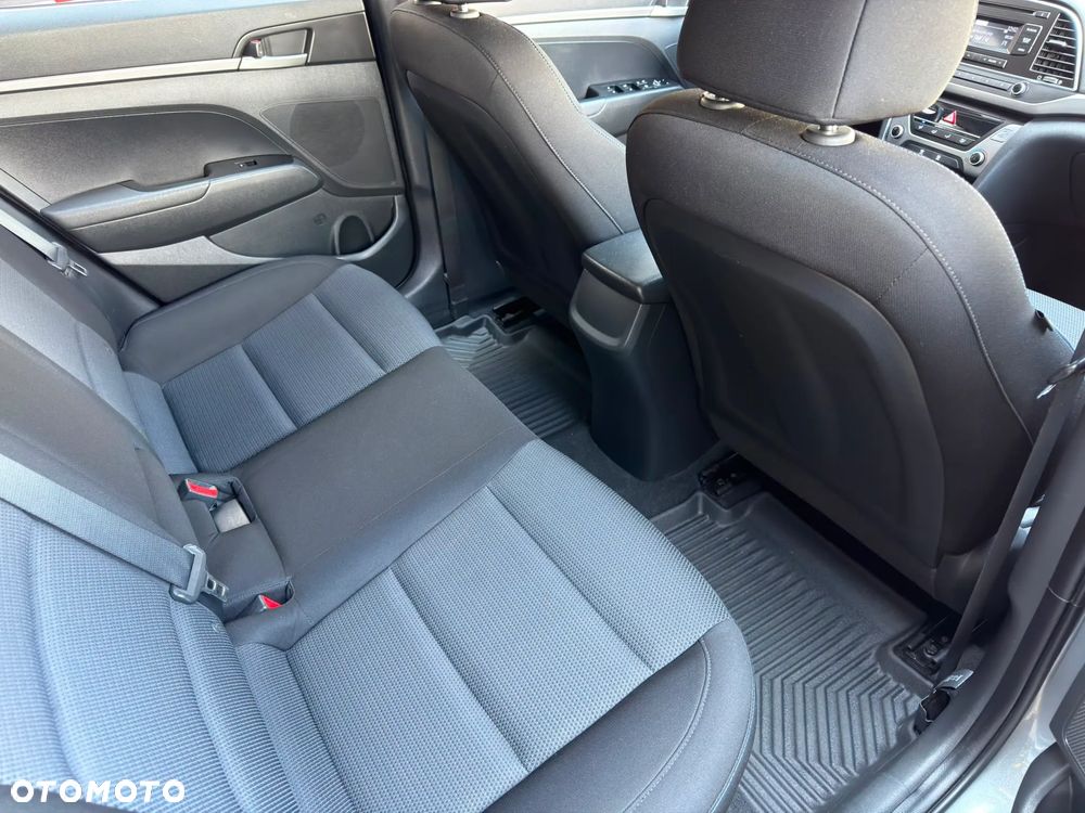 Hyundai Elantra 1.6 Classic Plus - 14