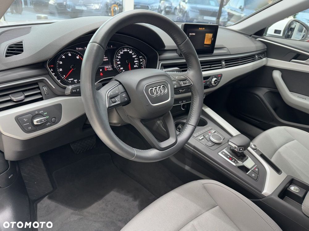 Audi A4 Limousine - 8