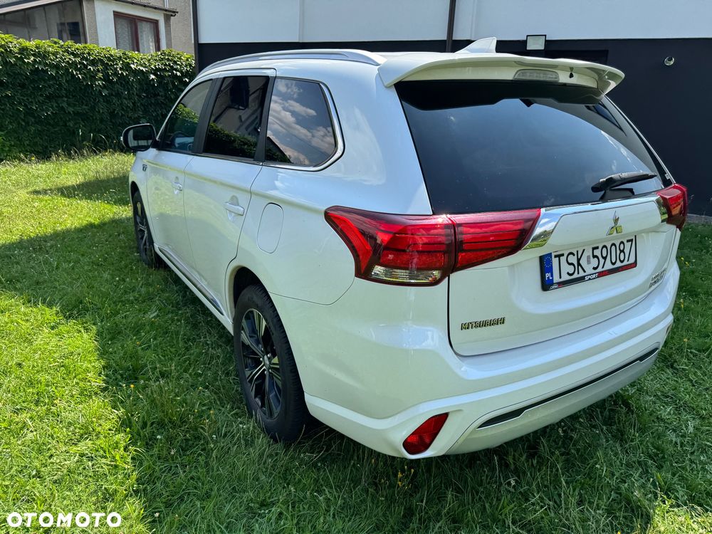 Mitsubishi Outlander - 8