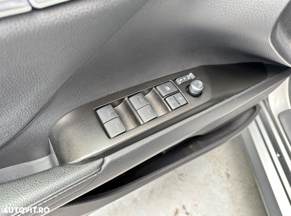 Toyota Camry Executive - 6