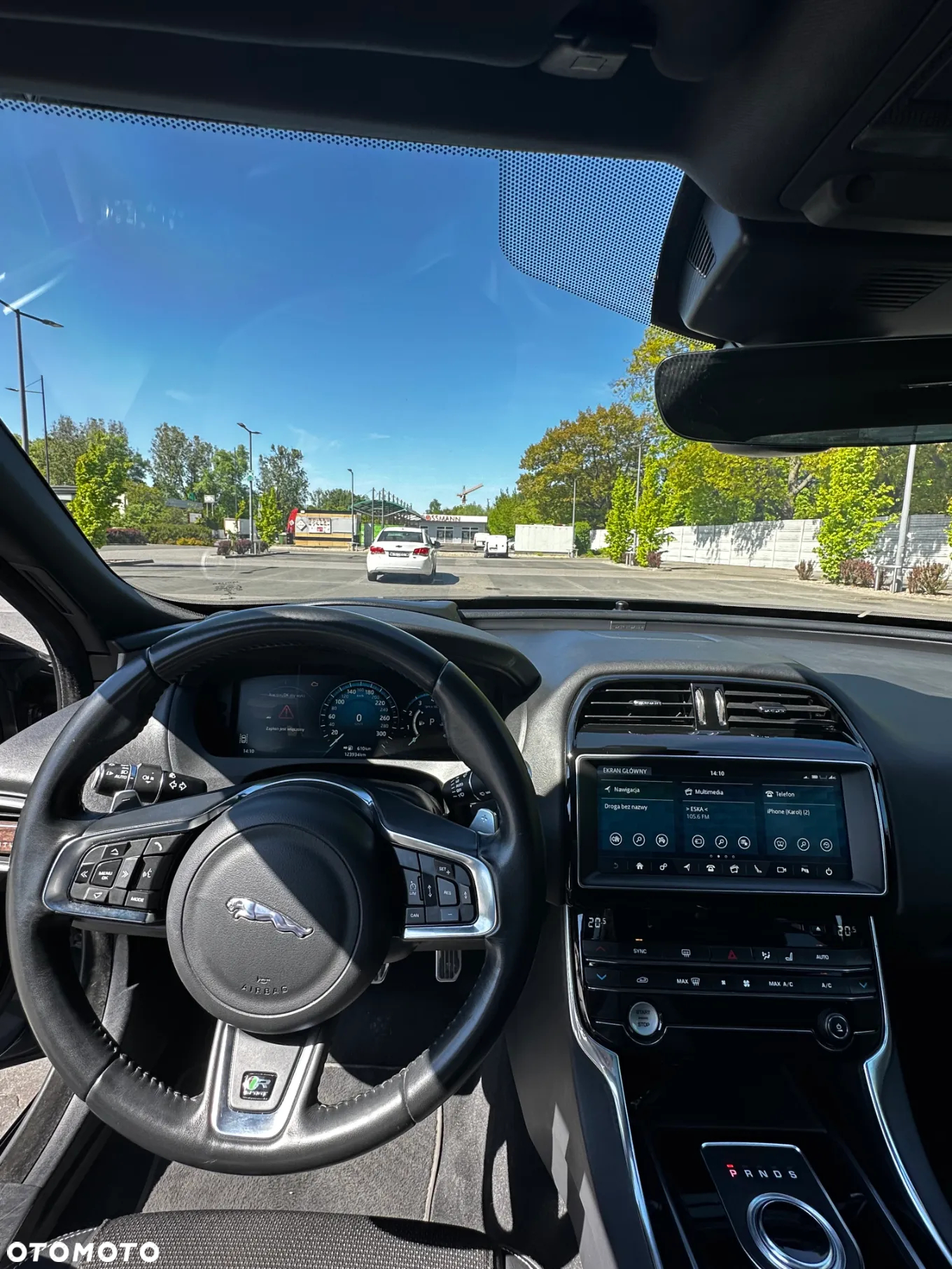 Jaguar XE 2.0 T R-Sport - 9