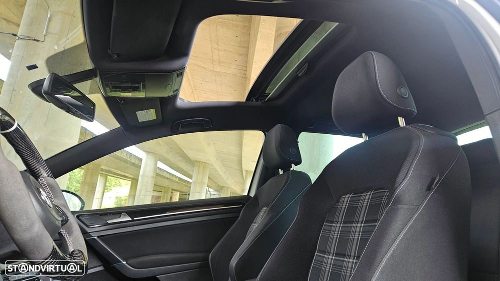 VW Golf 2.0 TDI GTD DSG - 32