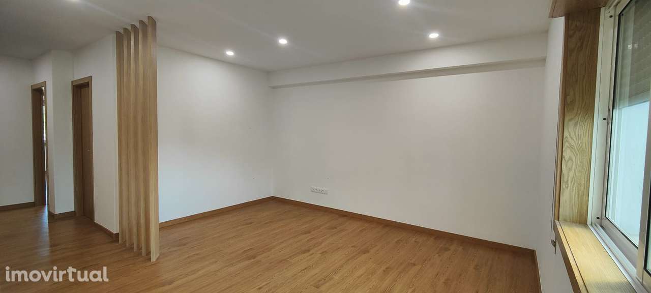 T2+1 renovado  ao Bonfim Porto - Grande imagem: 4/10