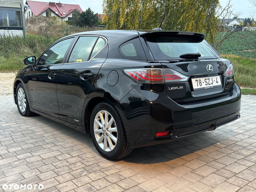 Lexus CT - 9