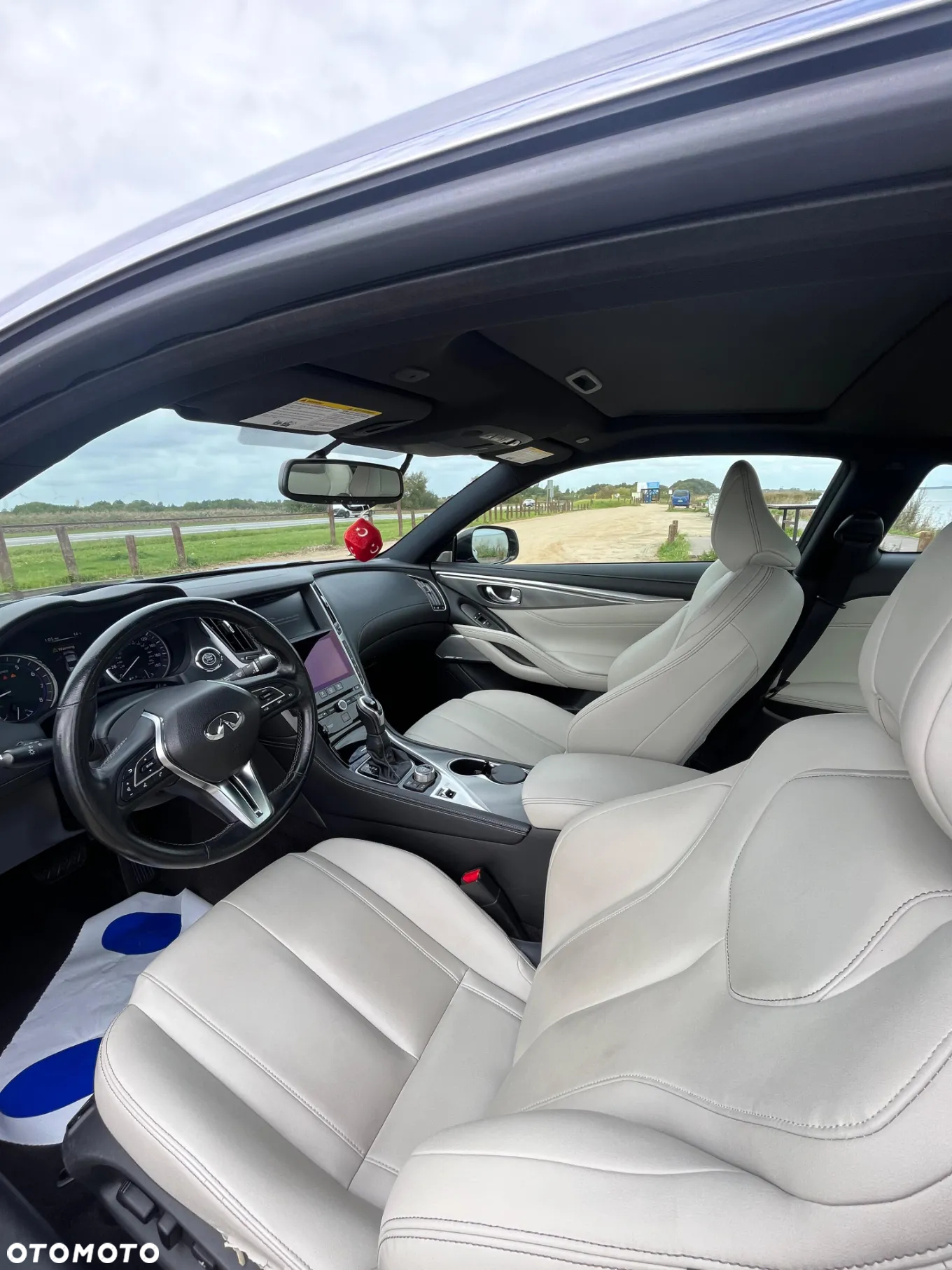 Infiniti Q60 2.0t Premium - 8