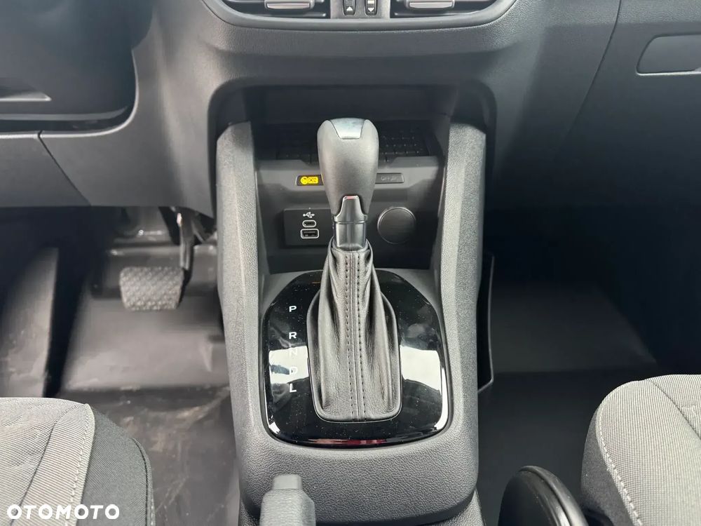 Ford Transit Courier - 19