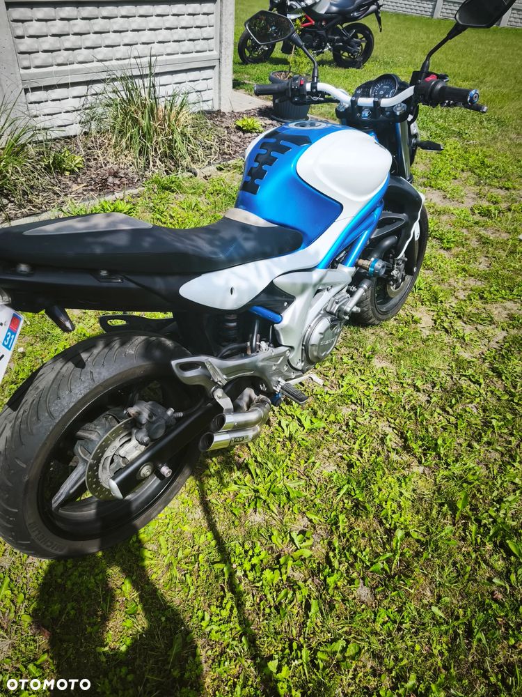Suzuki Gladius - 4