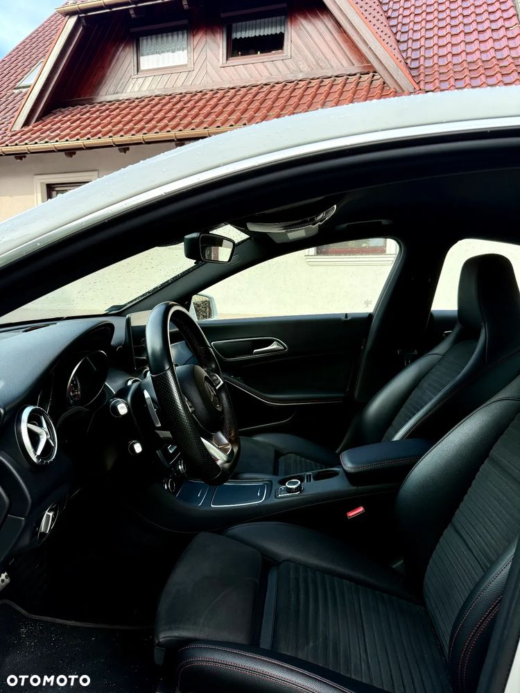 Mercedes-Benz CLA 200 7G-DCT AMG Line - 12